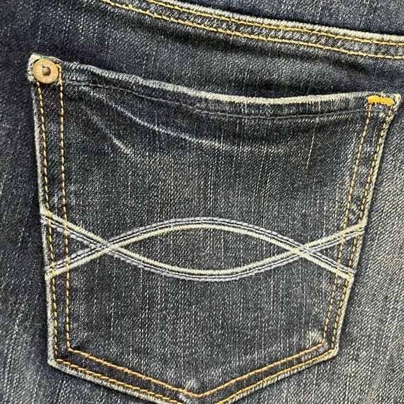 ABERCROMBIE & FITCH DARK BLUE WASH LOW RISE CUFFED DENIM SHORTS SIZE 28 - Picture 15 of 16